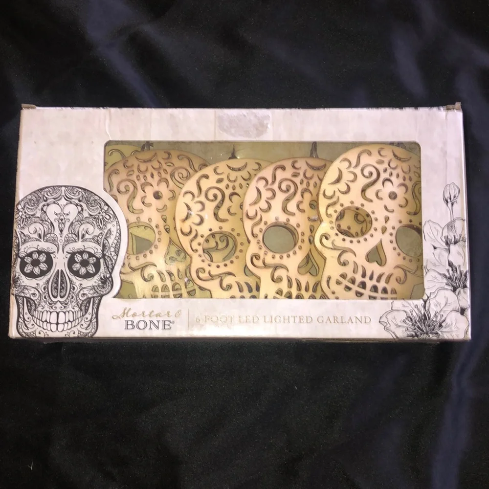 Skull garland